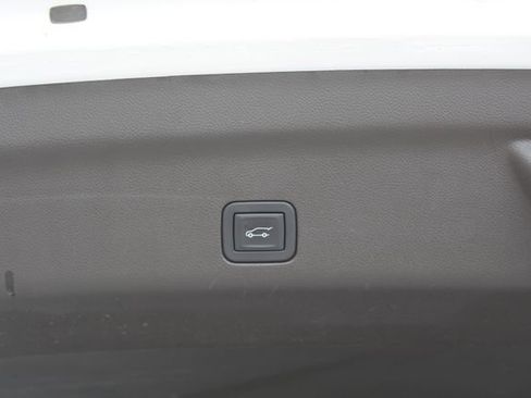 Used 2024 Chevrolet Tahoe Z71 w/ Luxury Package AWD/4WD image 7