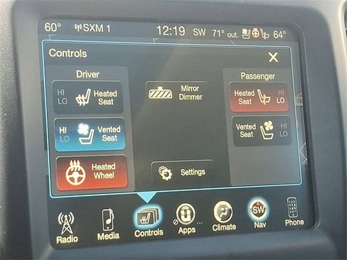 Used 2017 Jeep Cherokee Overland w/ Technology Group image 26