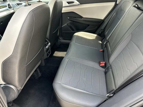 Used 2025 Volkswagen Taos SE FWD image 15
