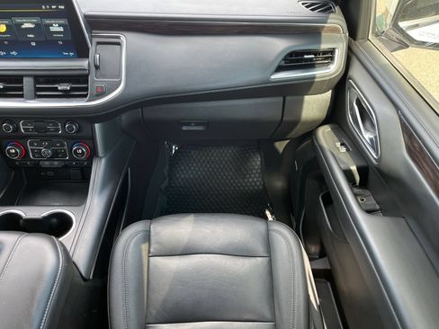 Used 2022 Chevrolet Suburban LT RWD image 15