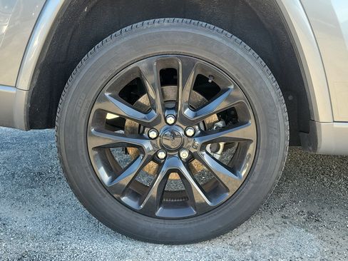 Used 2021 Jeep Grand Cherokee Laredo X RWD image 8