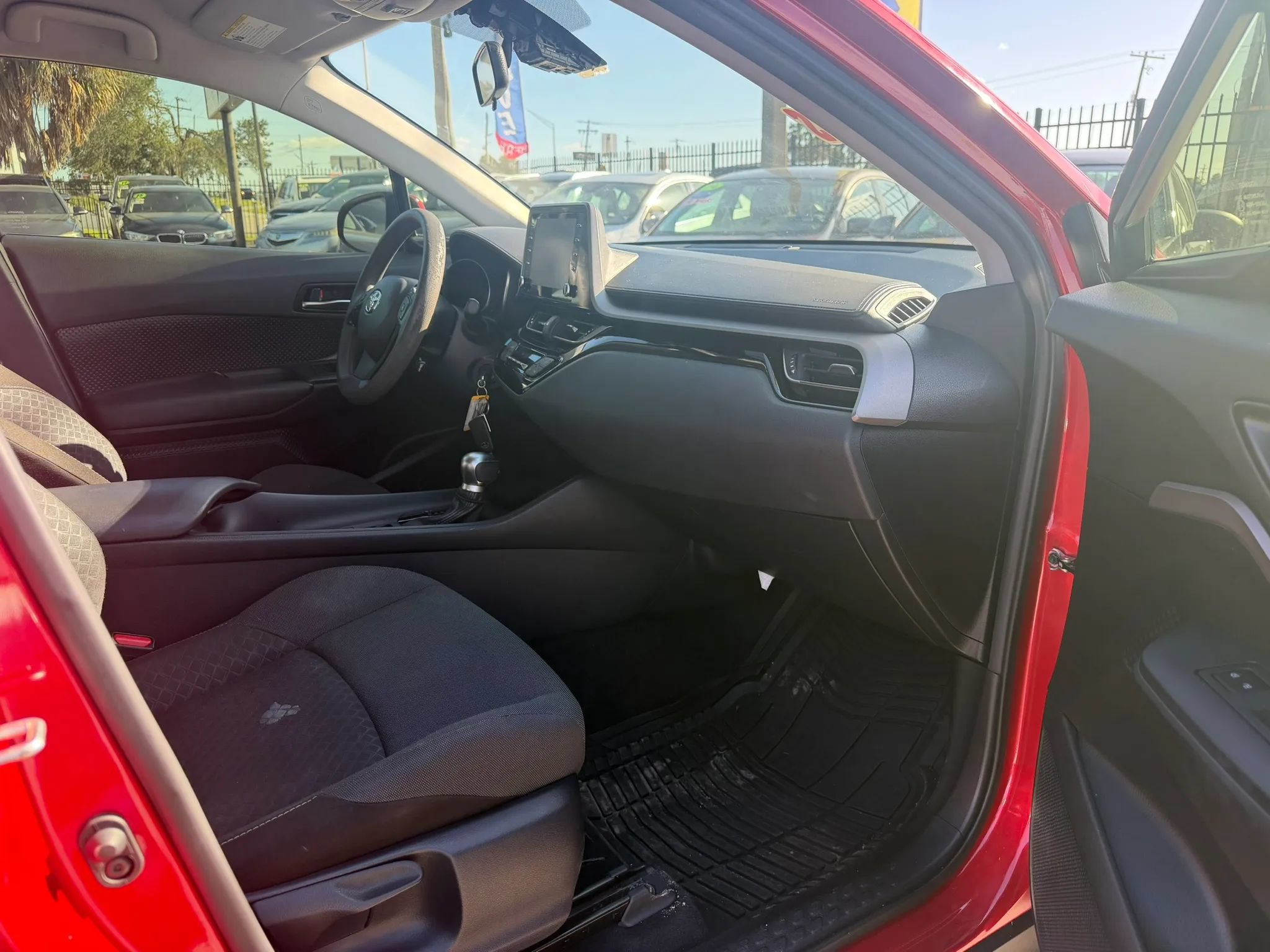 Used 2020 Toyota C-HR LE FWD image 10