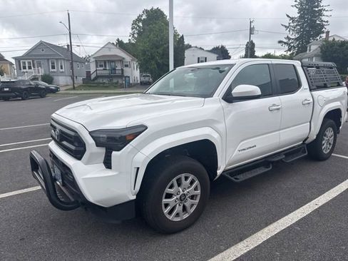 Used 2025 Toyota Tacoma SR5 AWD/4WD image 1