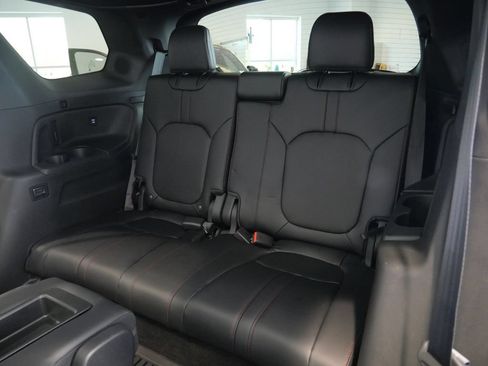 Used 2025 Honda Pilot Black Edition image 26