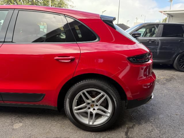 Used 2018 Porsche Macan AWD/4WD image 7