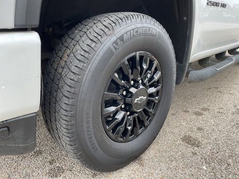 Used 2022 Chevrolet Silverado 2500 LTZ w/ LTZ Plus Package image 10