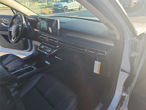 New 2026 Lincoln Corsair Premiere image 24