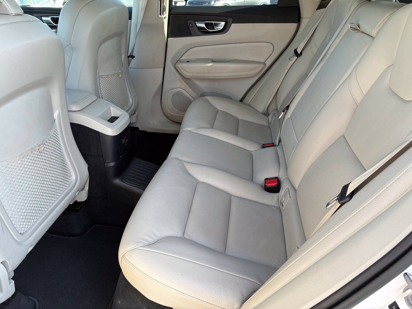 Used 2023 Volvo XC60 T8 Plus AWD/4WD image 15