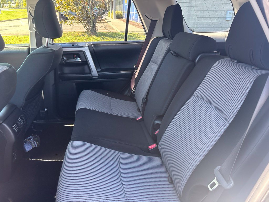 Used 2016 Toyota 4Runner SR5 AWD/4WD image 18