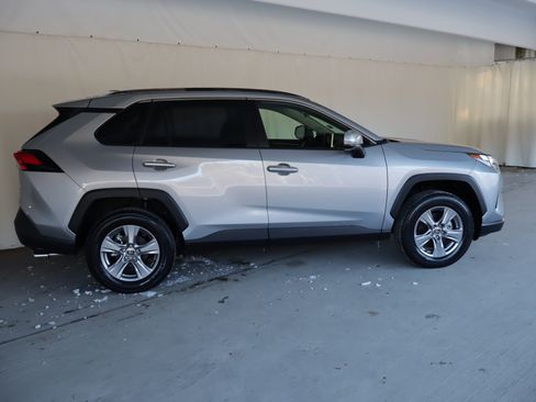 Used 2025 Toyota RAV4 XLE image 6