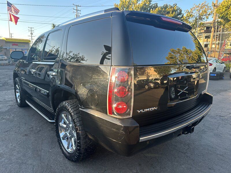 Used 2007 GMC Yukon Denali AWD/4WD image 7