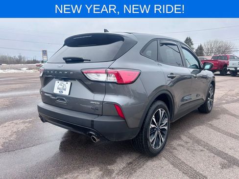 Used 2021 Ford Escape SE w/ SE Sport Appearance Package image 6