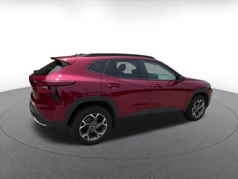 Used 2025 Chevrolet Trax LT w/ LT Convenience Package FWD image 14