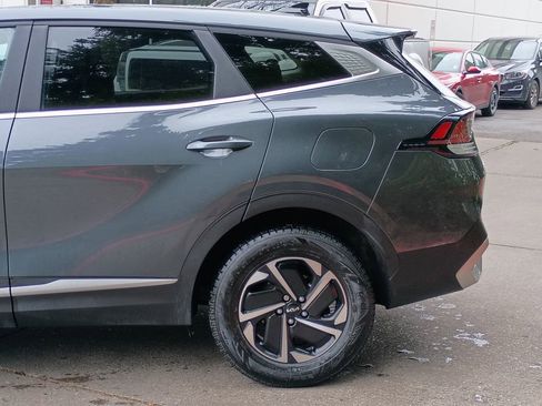 Used 2023 Kia Sportage LX image 6