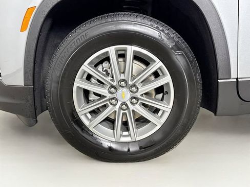 Used 2023 Chevrolet Traverse LT FWD image 31