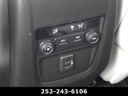 Used 2023 Buick Enclave Essence image 28
