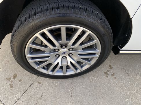 Used 2022 Ford Expedition Max Limited image 7