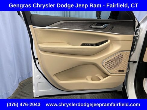 Certified 2024 Jeep Grand Cherokee L Limited AWD/4WD image 11