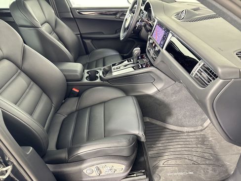 Certified 2026 Porsche Macan AWD/4WD image 29