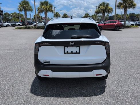 Certified 2026 Nissan Kicks SV FWD image 5