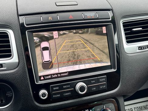 Used 2015 Volkswagen Touareg TDI image 30