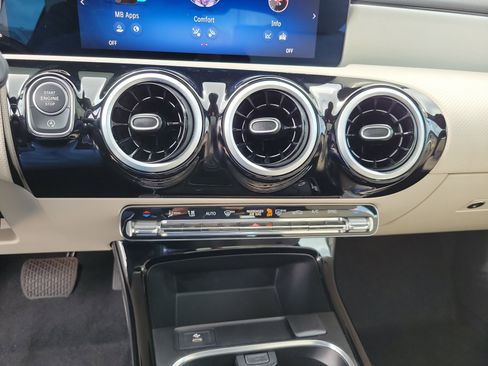 Used 2025 Mercedes-Benz CLA 250 image 24