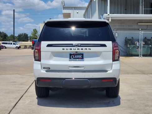 Used 2023 Chevrolet Suburban Z71 w/ Luxury Package AWD/4WD image 6