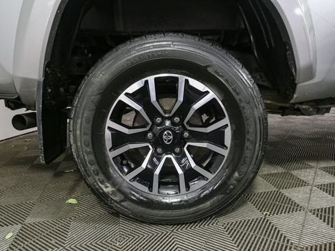 Used 2021 Toyota Tacoma TRD Sport w/ TRD Premium Sport Package AWD/4WD image 15