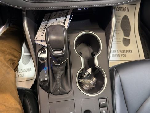 Used 2026 Toyota Highlander XLE image 32