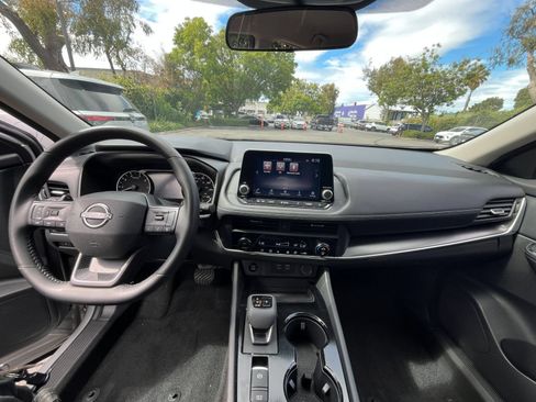 Used 2025 Nissan Rogue SV FWD image 33