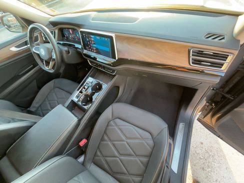 Used 2024 Volkswagen Atlas SE image 32