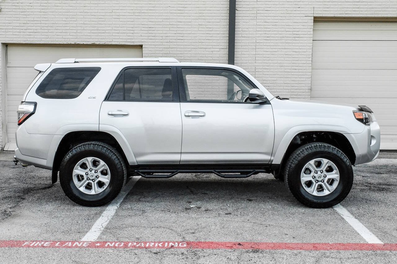 Used 2016 Toyota 4Runner SR5 AWD/4WD image 9