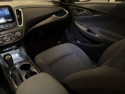 Used 2020 Chevrolet Malibu LS FWD image 28
