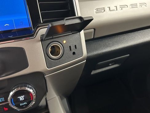 Used 2022 Ford F250 Lariat w/ Chrome Package image 17