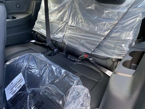 New 2025 Honda Pilot EX-L image 9