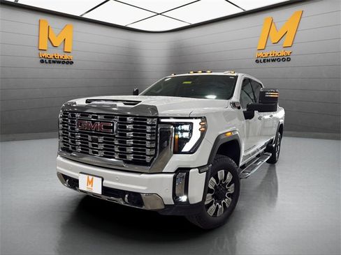 Used 2024 GMC Sierra 3500 Denali image 5
