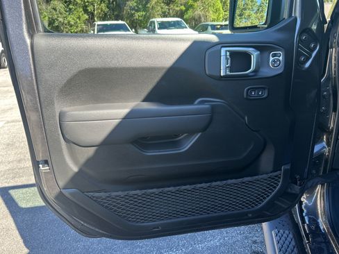 New 2025 Jeep Gladiator Sport image 10