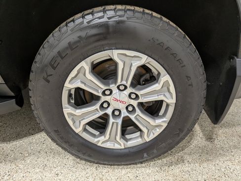 Used 2022 GMC Yukon XL SLE w/ Gmc Pro Safety Plus Package image 12