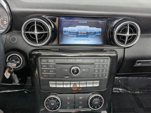 Used 2018 Mercedes-Benz SLC 300 SLC 300 image 23