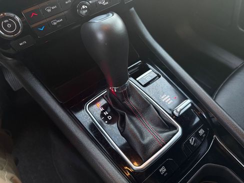 Used 2025 Jeep Compass Trailhawk image 44