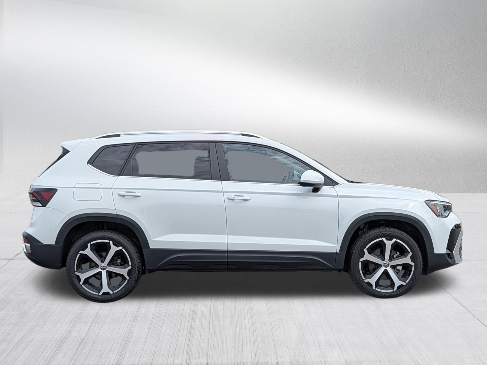 Certified 2025 Volkswagen Taos SEL AWD/4WD image 8