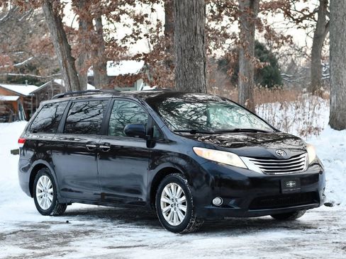 Used 2012 Toyota Sienna Limited image 1