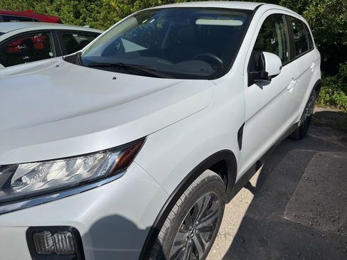 Used 2025 Mitsubishi Outlander Sport SE AWD/4WD image 1