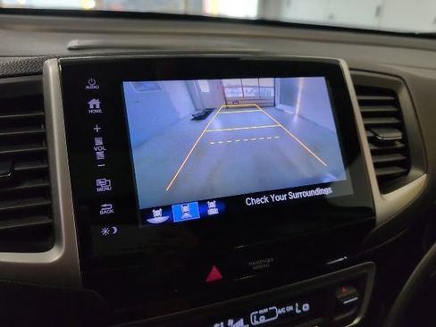 Used 2017 Honda Pilot Touring image 24