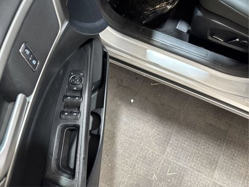 Used 2019 Ford Fusion SE FWD image 29
