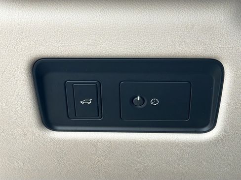 Used 2021 Jaguar F-PACE S image 33