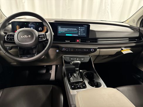 New 2026 Kia Carnival EX FWD image 4