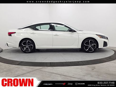 Used 2024 Nissan Altima 2.5 SR FWD image 8