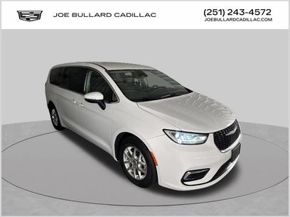 Used 2023 Chrysler Pacifica Touring-L