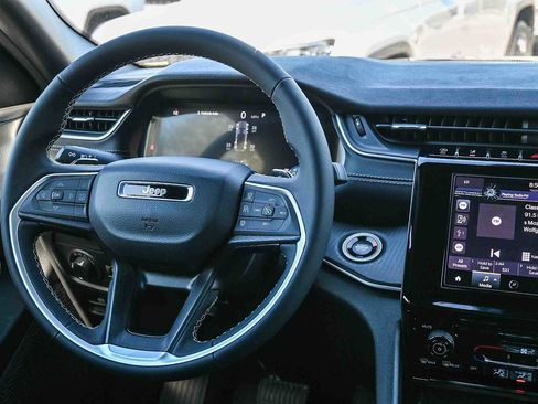 New 2025 Jeep Grand Cherokee Laredo image 28